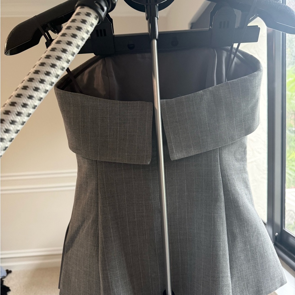 Gray top - Picture 3 of 4